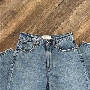 Abercrombie & Fitch The Loose High Rise Jeans